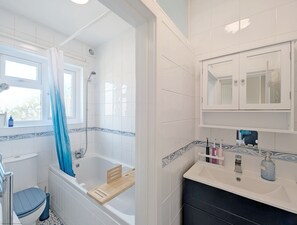 Hair dryer - Coastguard Cottages - A country house that sleeps 2 guests  in 1 bedroom (Emsworth)