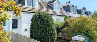 Coastguard Cottages - A country house that sleeps 2 guests  in 1 bedroom