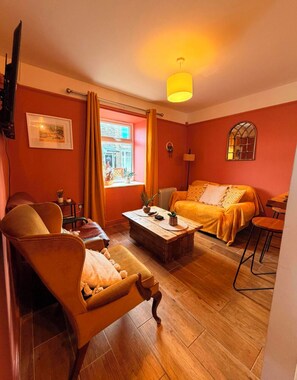 Living area - 2 Bedroom Cottage, Buxton, King & 2x Single Beds. Pet Friendly (Buxton)