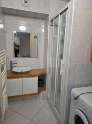 Hair dryer - Nice, well-equipped two-room apartment (ROCHEFORT SUR MER)