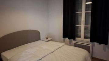 Fer et planche Ă repasser