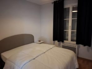 Iron/ironing board - Nice, well-equipped two-room apartment (ROCHEFORT SUR MER)