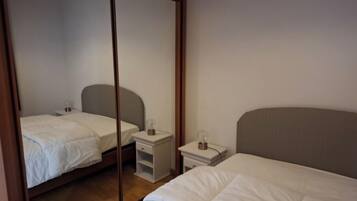 Een strijkplank/strijkijzer