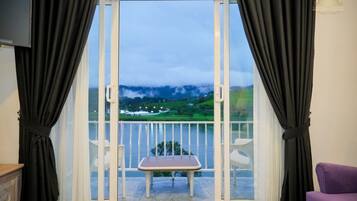 Cortinas blackout, ferros/tábuas de passar roupa, Wi-Fi de cortesia