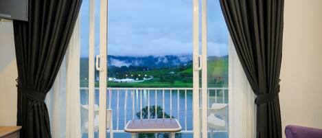 Rideaux occultants, fer et planche à repasser, Wi-Fi gratuit