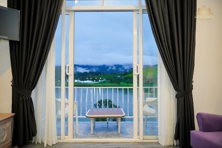 Blackout drapes, iron/ironing board, free WiFi