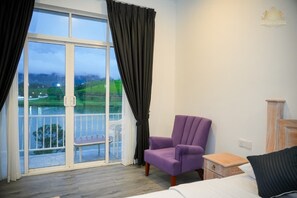 Cortinas blackout, tabla de planchar con plancha y wifi gratis 