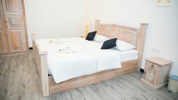 Cortinas blackout, ferros/tábuas de passar roupa, Wi-Fi de cortesia