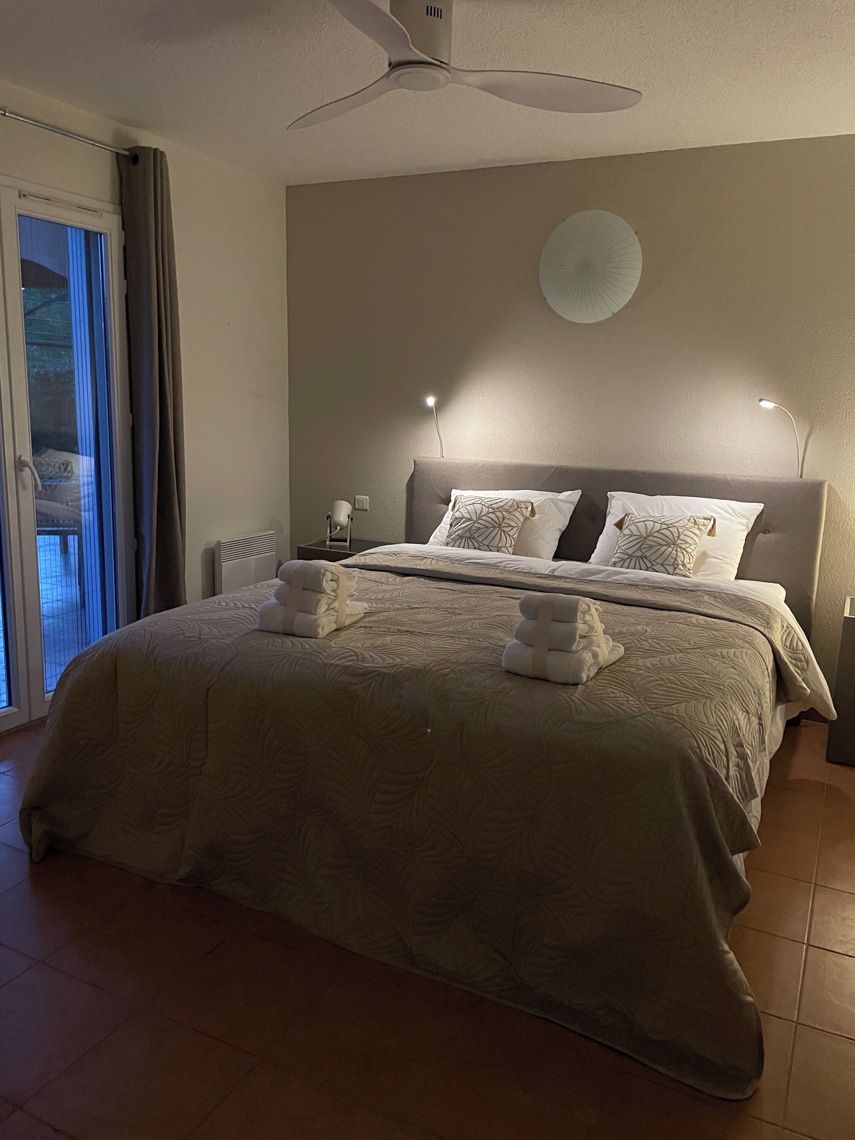 Iron/ironing board, travel cot, free WiFi, bed sheets