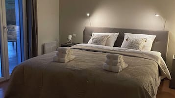 Iron/ironing board, travel cot, free WiFi, bed sheets