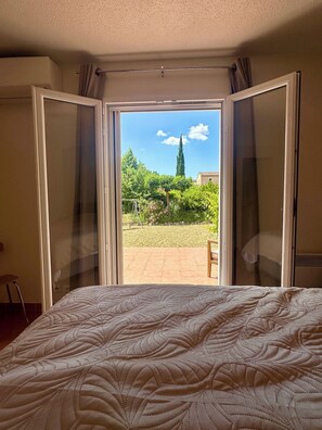 Iron/ironing board, travel crib, free WiFi, bed sheets - Bright Provencal villa with pool, air conditioning and near Gorges du Verdon (Aups)