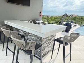 Outdoor dining - Resort style ocean view 4-bedroom villa with infinity pool in Long Bay Hills (Long Bay Hills)