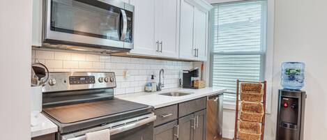 Refrigerador, microondas, parrilla de estufa y lavavajillas