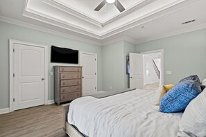 Desk, iron/ironing board, WiFi, bed sheets