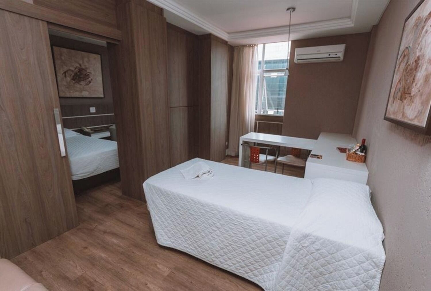 Wi-Fi de cortesia, roupa de cama