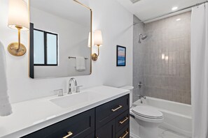 Towels, soap, toilet paper - New to 30A! Freshly Renovated, Walk to Seaside, Pool, Easy Beach Access (Santa Rosa Beach)