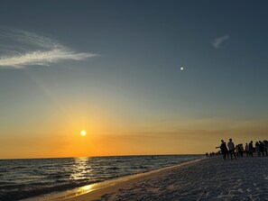 Beach - New to 30A! Freshly Renovated, Walk to Seaside, Pool, Easy Beach Access (Santa Rosa Beach)