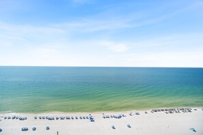 På stranden