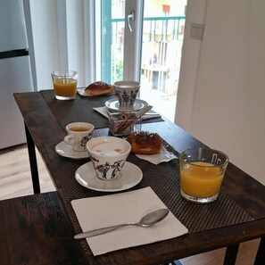 Petit déjeuner complet compris tous les jours