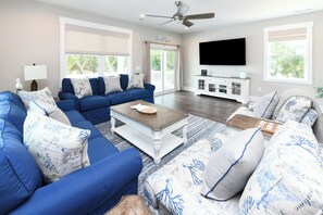 TV - 5 Bedroom, Private Pool, Elevator - Life's A Beach (Surfside Beach)