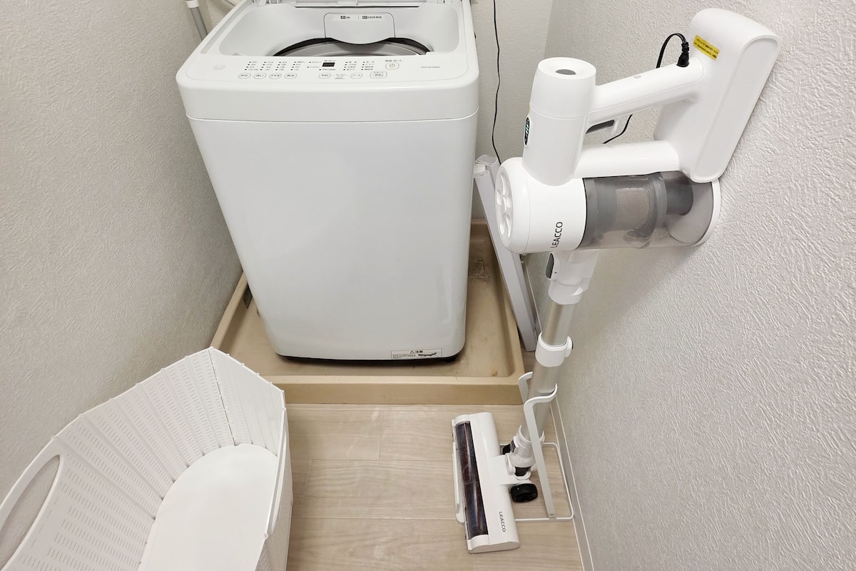 Laptop workspace, free WiFi