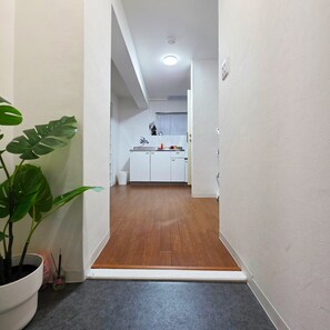 Espace de travail pour ordinateur portable, Wi-Fi gratuit, draps fournis