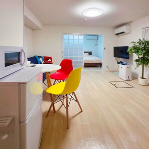 Family Triple Room | Living area | 32-inch flat-screen TV with cable channels - OLIVE stay (Fukuoka)