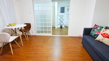 Family Triple Room | Living area | 32-inch flat-screen TV with cable channels