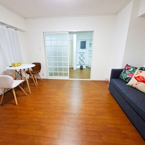 Family Triple Room | Living area | 32-inch flat-screen TV with cable channels - OLIVE stay (Fukuoka)