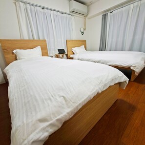 Laptop workspace, free WiFi, bed sheets - OLIVE stay (Fukuoka)