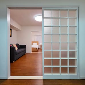 Living area - OLIVE stay (Fukuoka)