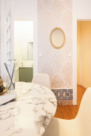 Dining - Spacious, modern apartment for up to 8 guests in central Lisbon—walk to top sights, dining, and the riverfront. (Lisbon)