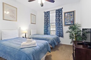 Iron/ironing board, WiFi, bed sheets - Perfect 2-bedroom apartment in gated resort community 14 minutes to Disney. (Kissimmee)