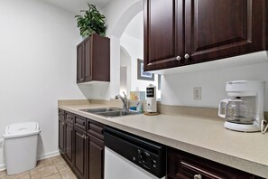 Private kitchen - Perfect 2-bedroom apartment in gated resort community 14 minutes to Disney. (Kissimmee)
