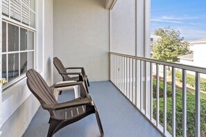 Terrace/patio - Perfect 2-bedroom apartment in gated resort community 14 minutes to Disney. (Kissimmee)