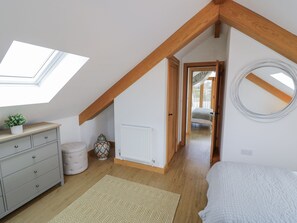 WiFi, bed sheets - CEDAR BARN, pet friendly, with a garden in Pershore (Pershore)