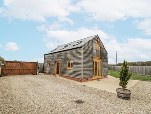 Exterior - CEDAR BARN, pet friendly, with a garden in Pershore (Pershore)