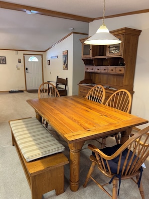 Dining - Cozy, PRIVATE, 4-bedroom cabin on 40 acres. (Markleton)