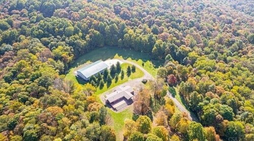 Cozy, PRIVATE, 4-bedroom cabin on 40 acres. 