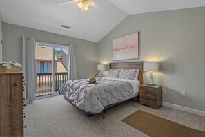 2 bedrooms, iron/ironing board, travel cot, free WiFi - Coastal Beachside Bliss 2BR · 3 min Walk to Beach • Close to Grand Strand Med • (Myrtle Beach)