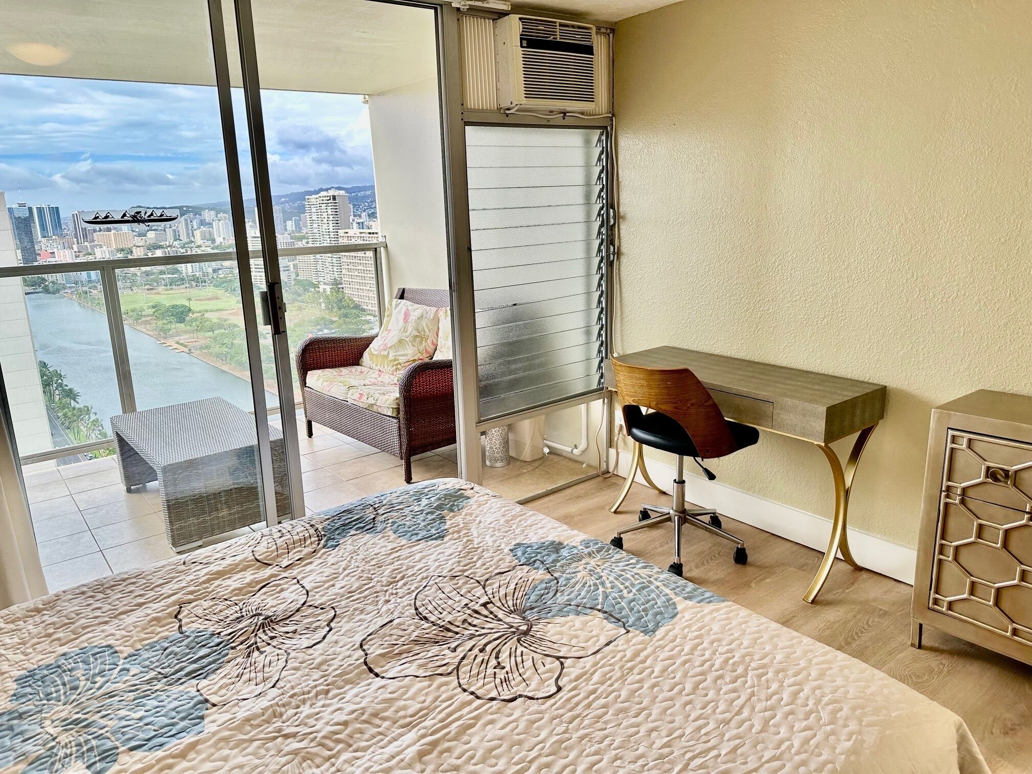 Bügeleisen/Bügelbrett, WLAN, Bettwäsche