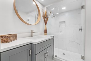 Hair dryer, towels - Beachfront Loggerhead Cay 264 —Sunrise & Gulf Water Views, heated Pool, Pickleball & Tennis, Bikes + Beach Gear. (Sanibel Island)