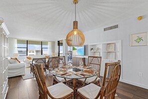 Dining - Beachfront Loggerhead Cay 264 —Sunrise & Gulf Water Views, heated Pool, Pickleball & Tennis, Bikes + Beach Gear. (Sanibel Island)