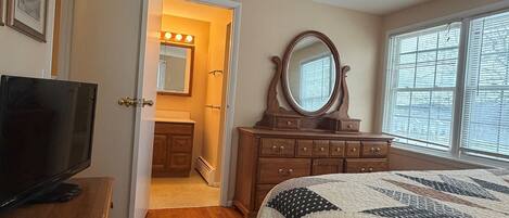 アイロン / アイロン台、WiFi (無料)、ベッドシーツ