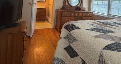 Under 1 mile to CDP, charming 4 bdrm, firepit