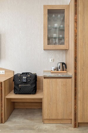 Caja de seguridad en la habitación y sistema de insonorización