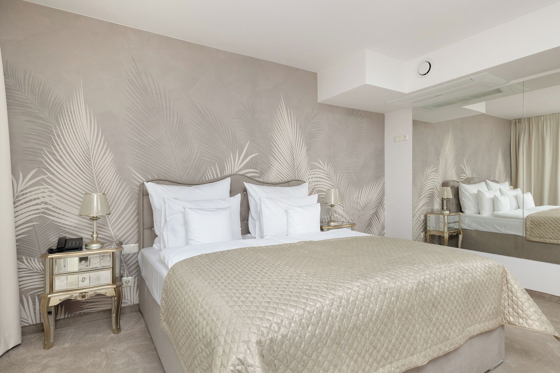 Estudio, balcón, vistas al jardín | Caja fuerte, sistema de insonorización, wifi gratis