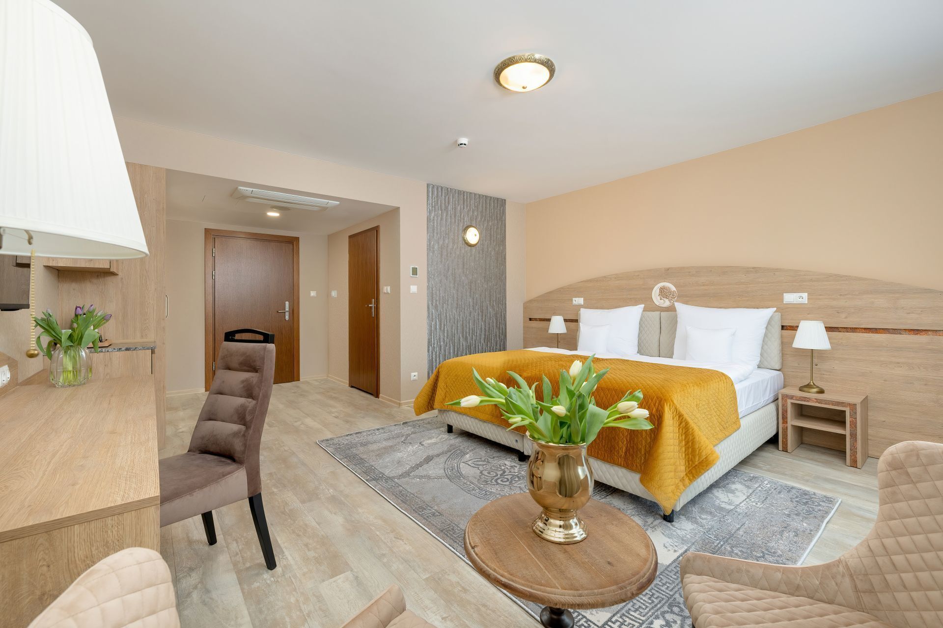 Habitación triple superior, balcón | Caja fuerte, sistema de insonorización, wifi gratis