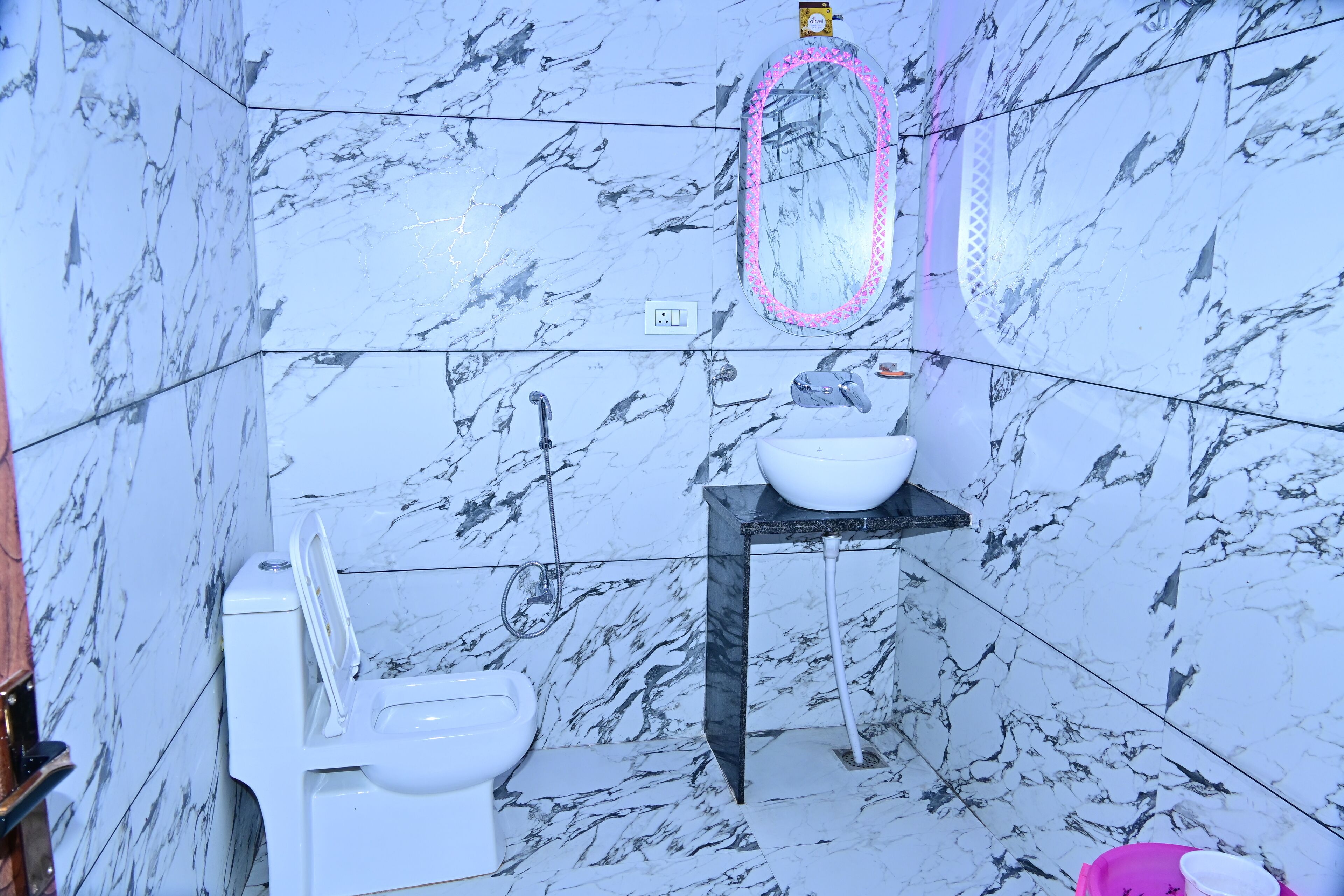 Luxury Double Room | Bathroom | Shower, towels, soap, shampoo