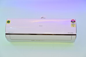 Down duvets, Select Comfort beds, desk, free WiFi - GOLDEN VENTURE HOTES PRIVATE LIMITED (Khatoo)